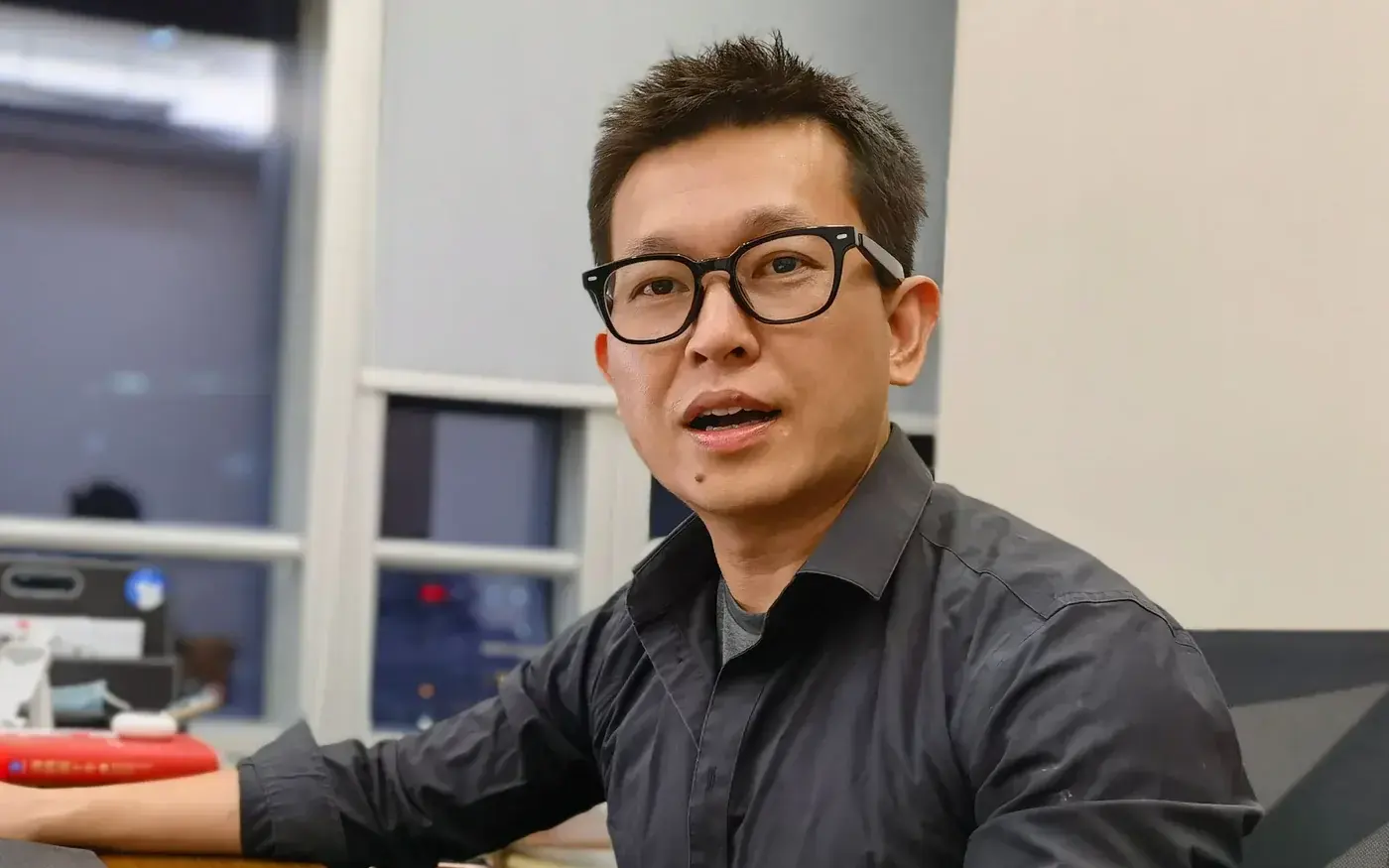 Peter Lin working at a desk in a Shenzhen office